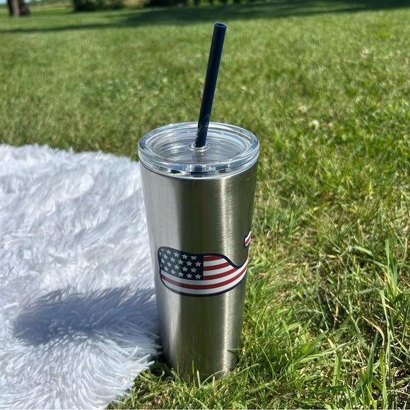 Vineyard Vines for Target American Flag Whale Lidded Tumbler 22.5 oz NEW - Picture 11 of 11